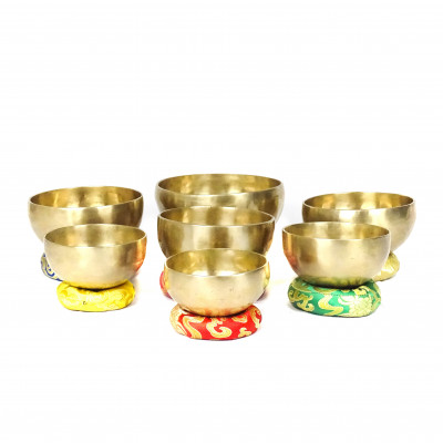 Small vedic set of 7 tibetan singing bowls on 4th octave from 262 Hz to 494 hz