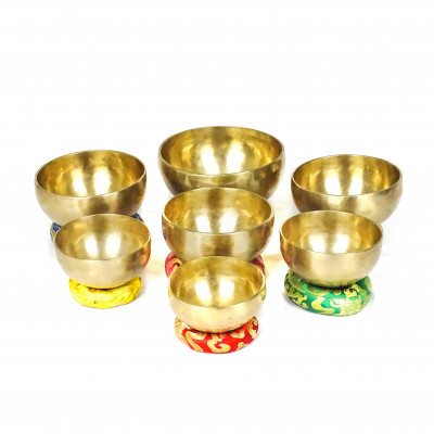 Small vedic set of 7 tibetan singing bowls on 4th octave from 262 Hz to 494 hz