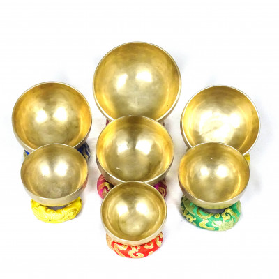 Small vedic set of 7 tibetan singing bowls on 4th octave from 262 Hz to 494 hz