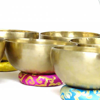 Set of 7 bowls composed of 7 metals for the 7 chakras