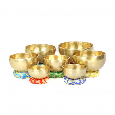 Small vedic set of 7 tibetan singing bowls on 4th octave from 262 Hz to 494 hz