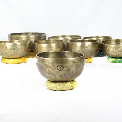 Original full moon singing bowls from santa ratna shakya available in wholesale in healingsingingbowls.com