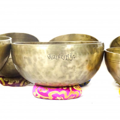 Original full moon singing bowls from santa ratna shakya available in wholesale in healingsingingbowls.com