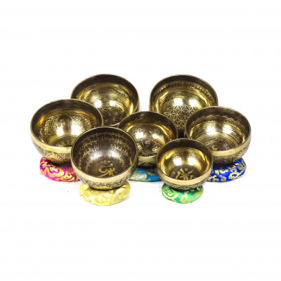 Small set of seven carved singing bowls of 4th octave from 262 hertz to 494 hertz via 440 hertz