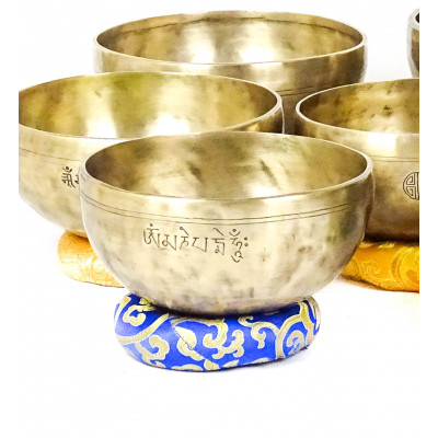 पूर्णिमाको गायन बाउलको सेट किन्नुहोस्: सन्त रत्न शाक्य बाउलहरू