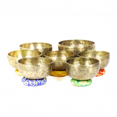 पूर्णिमाको गायन बाउलको सेट किन्नुहोस्: सन्त रत्न शाक्य बाउलहरू