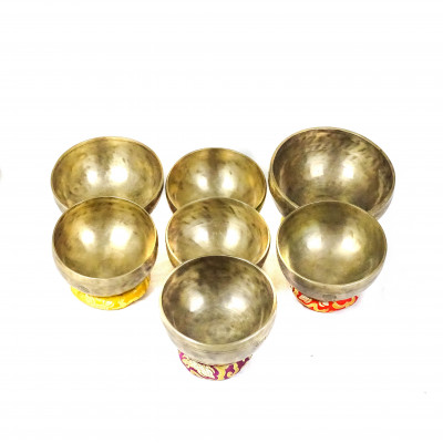 पूर्णिमाको गायन बाउलको सेट किन्नुहोस्: सन्त रत्न शाक्य बाउलहरू