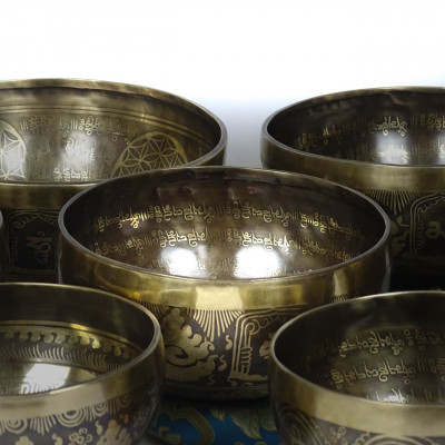 नक्काशी गरिएको गायन बाउल सेट अर्डर गर्नुहोस्: ध्वनि थेरापीको लागि उत्तम