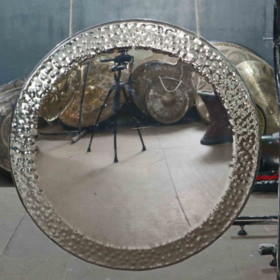 Mirror gong with deep sound vibration available in different sizes