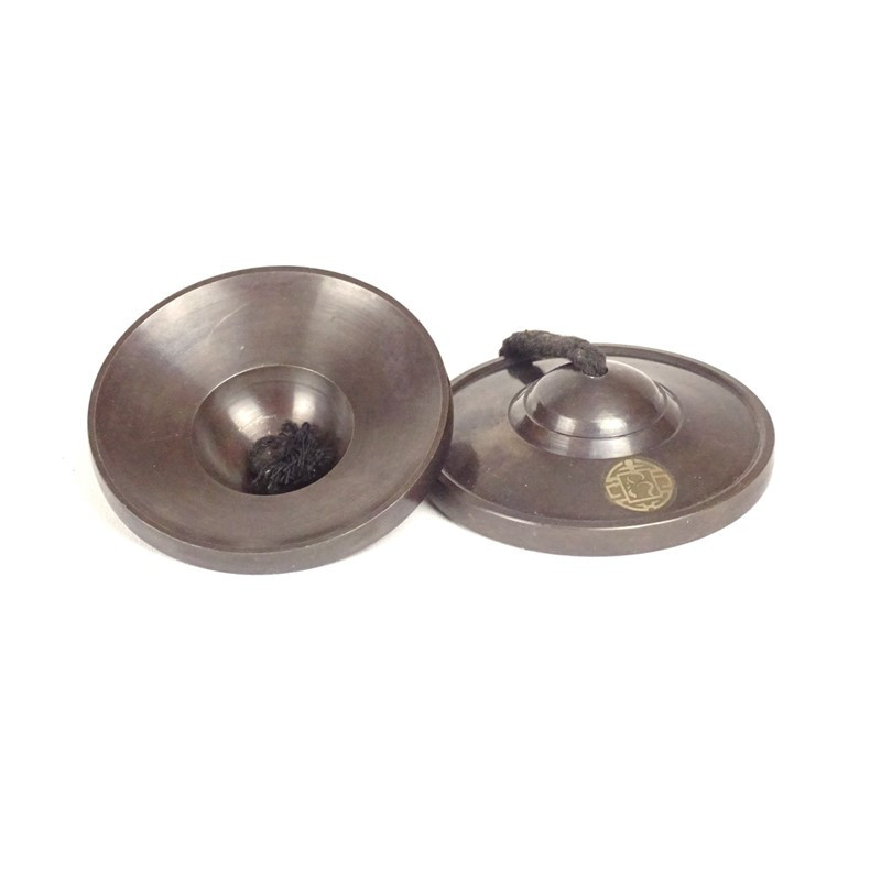 ブラック OM サジャン ティンシャ by Sajan Thapaliya - 瞑想とヒーリング