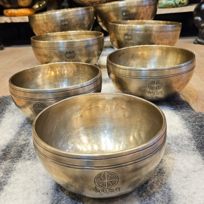 Om Sajan Full Moon Singing bowl