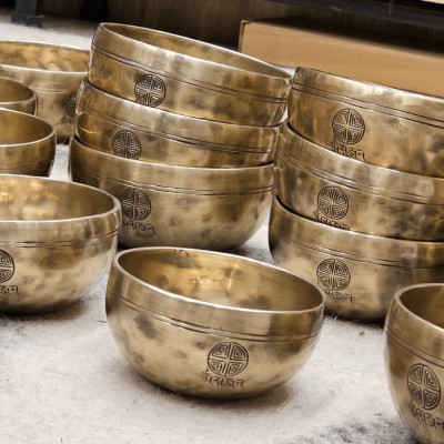 Om Sajan Full Moon Singing bowl