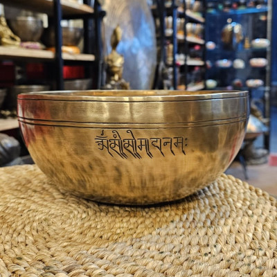 Om Sajan Full Moon Singing bowl