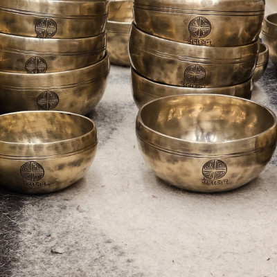 Om Sajan Full Moon Singing bowl