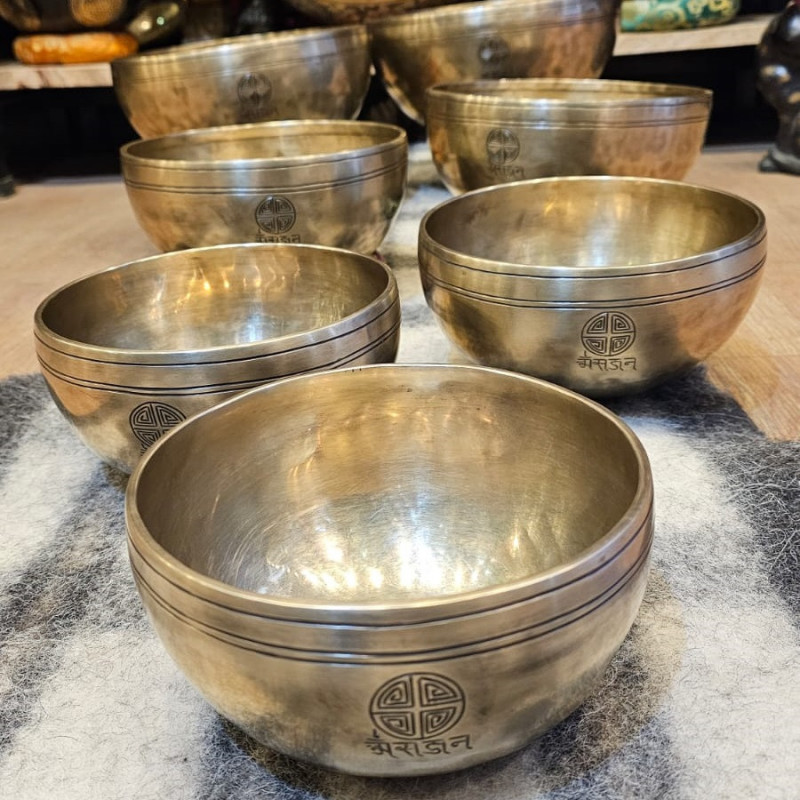 ७-टुक्रा ओम साजन फुल मुन बाउल्स: हिलिंग र थेरापी सेट