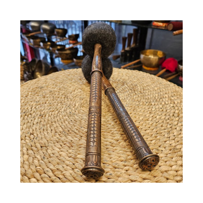 Om Sajan singing bowls striker