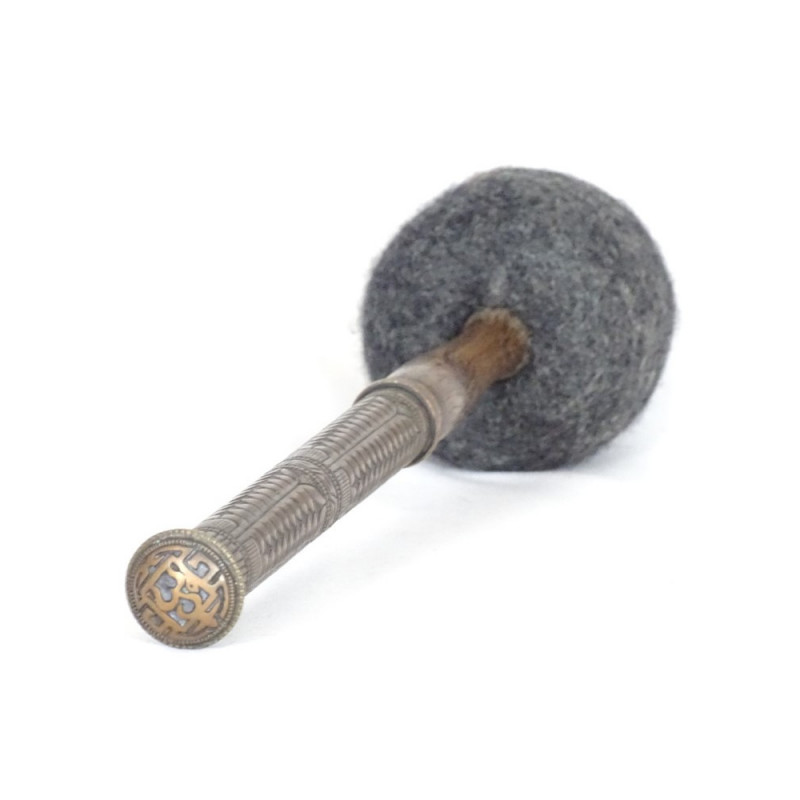 Om Sajan singing bowls striker