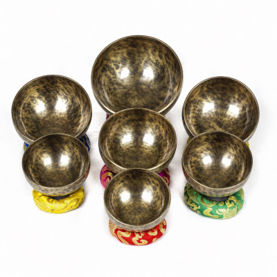Small vedic set of 7 tibetan singing bowls on 4th octave from 262 Hz to 494 hz