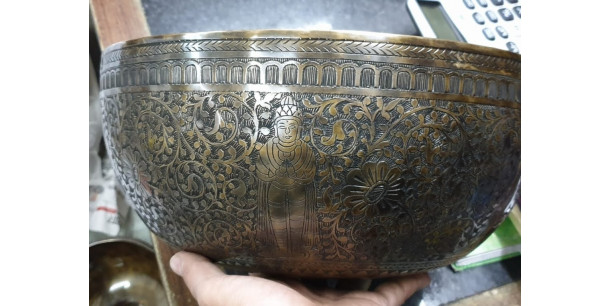 The Laser Revolution: How Machine Carving Is Quietly Replacing Nepal's Hand-Carved Singing Bowl Tradition